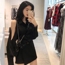 famous 2019秋季新品设计感绑带小心机露肩绸缎长袖衬衫女