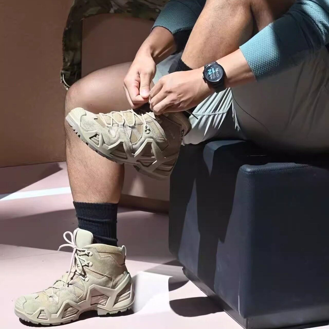 Lowa户外徒步鞋男防滑耐磨