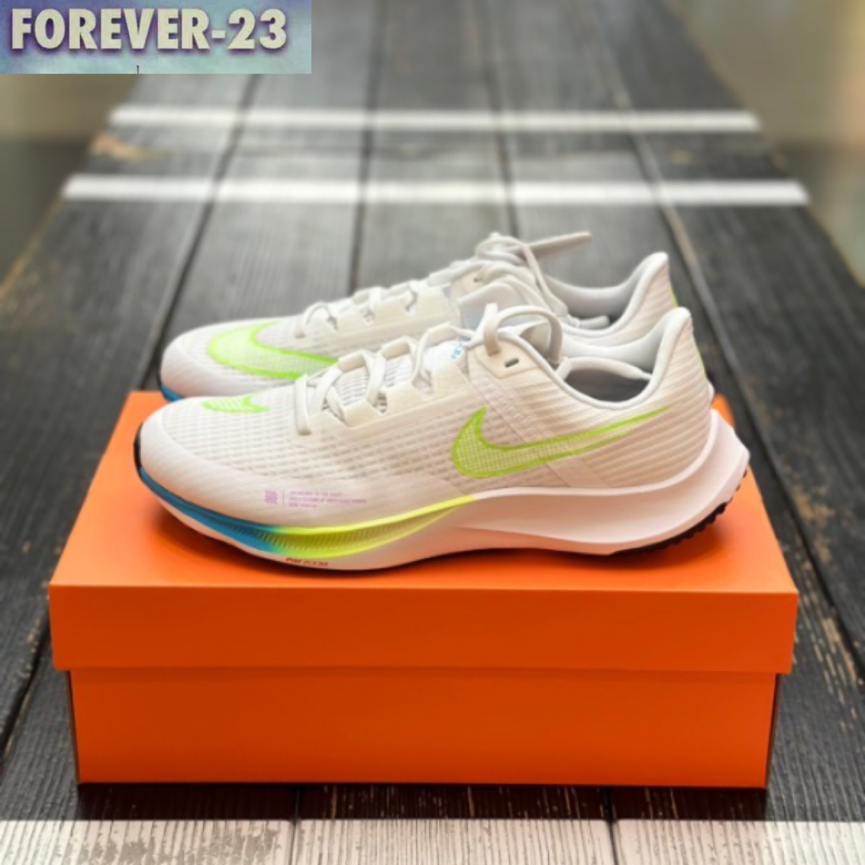 男轻便透气跑步鞋Nike