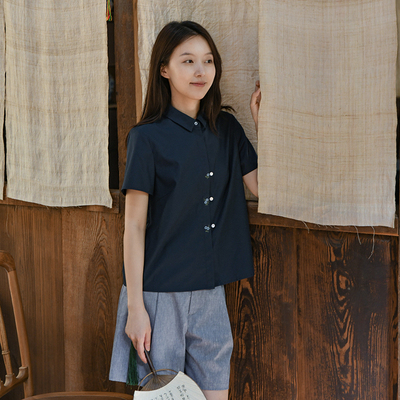 暗门襟绣花翻领短袖衬衫