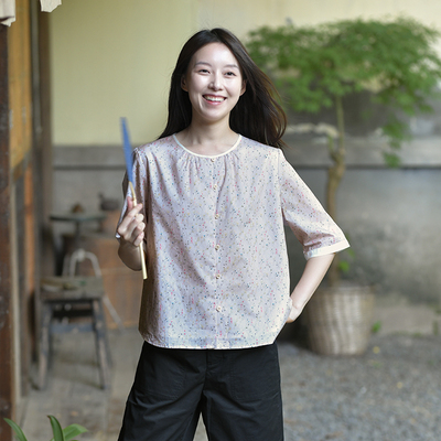 清爽温婉植物印花圆领衬衫