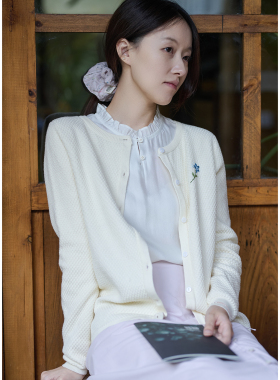 25QDM-005【扑流萤】前世今生温婉文艺蜂窝肌理圆领绣花针织开衫