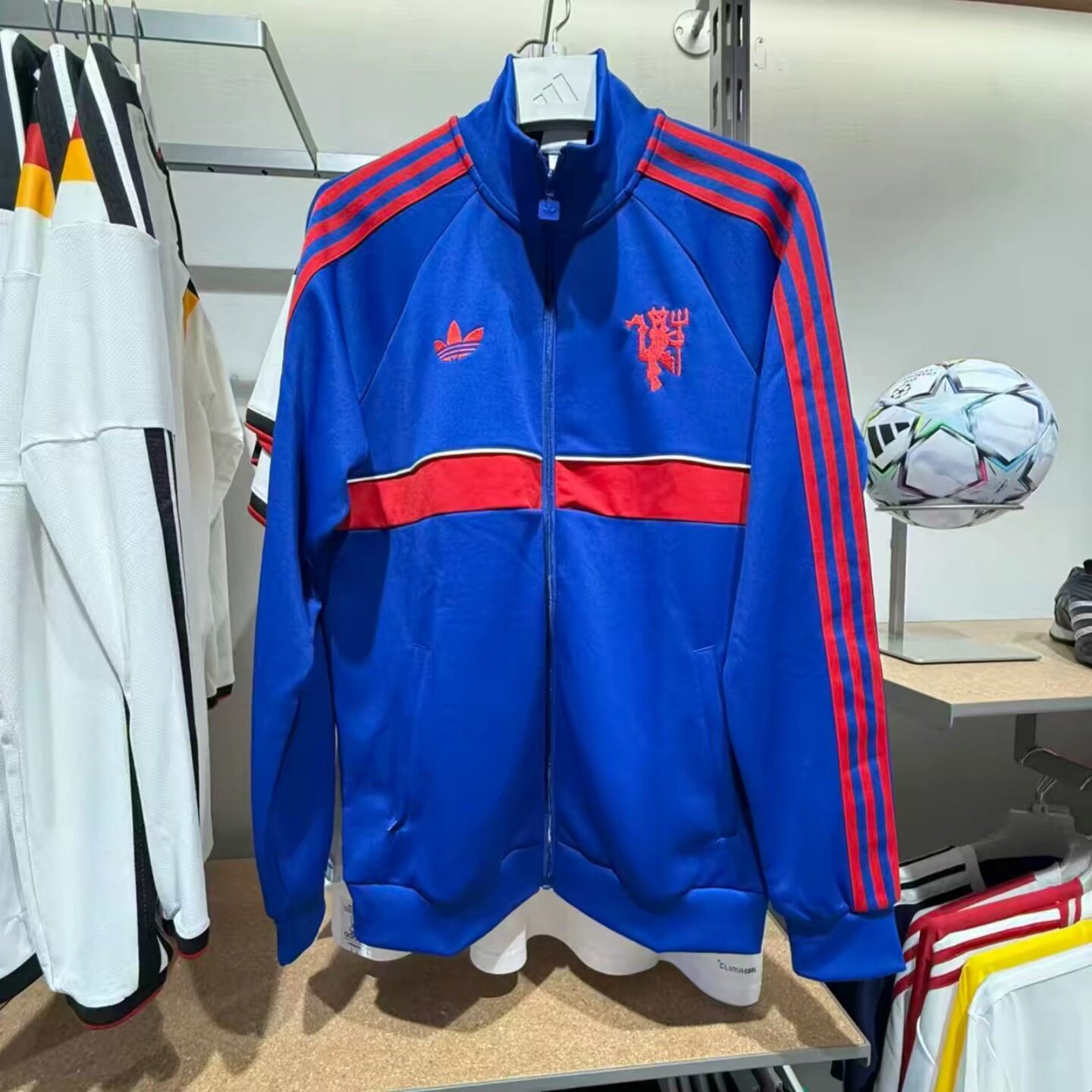Adidas三叶草26年秋男款曼联足球文化立领复古夹克外套长袖KH4817