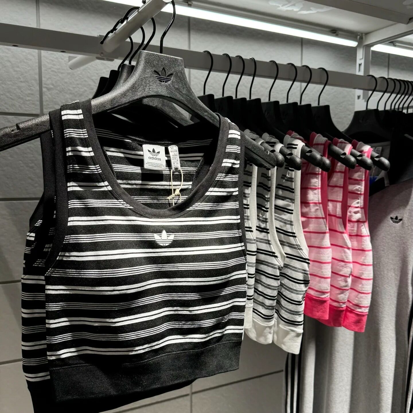 Adidas三叶草正品女子运动健身背心无袖T恤KE3721 KE3722 KE3723