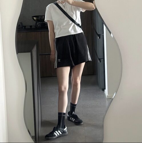 Adidas三叶草25年夏季女子刺绣logo运动休闲短裤 JW7399 JW5109