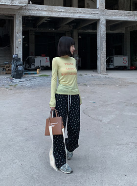 YIVAN壹万  定制绿色字母打底面膜T恤 秋冬新款内搭女长袖打底衫