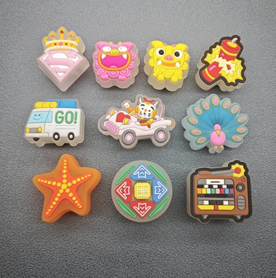 新款crocs闪灯配饰洞洞鞋鞋花卡骆驰鞋上装饰品智必星开关LED配件