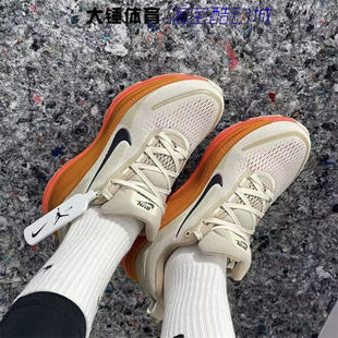 Nike/耐克VOMERO 18女款米棕百搭运动休闲低帮跑步鞋IM6702-258