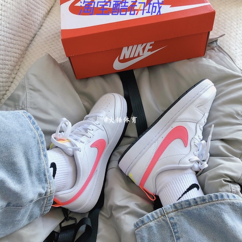 耐克女子白粉低帮休闲板鞋