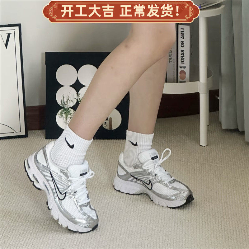 Nike/耐克Air Max Moto 2K女款白银舒适运动低帮跑步鞋HQ2056-103