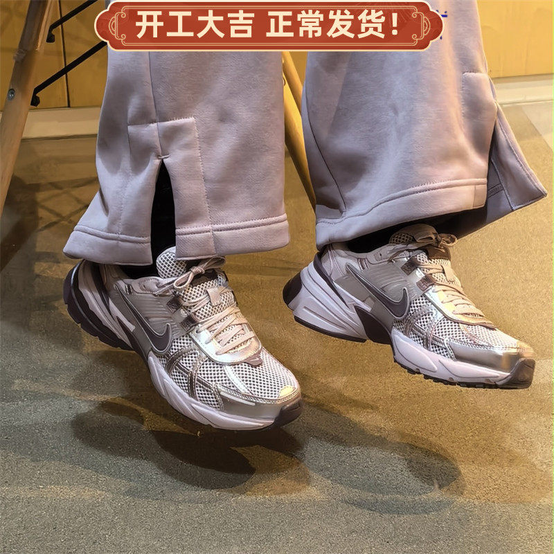 Nike/耐克V2K RUN女款粉色舒适休闲百搭运动低帮跑步鞋FD0736-602