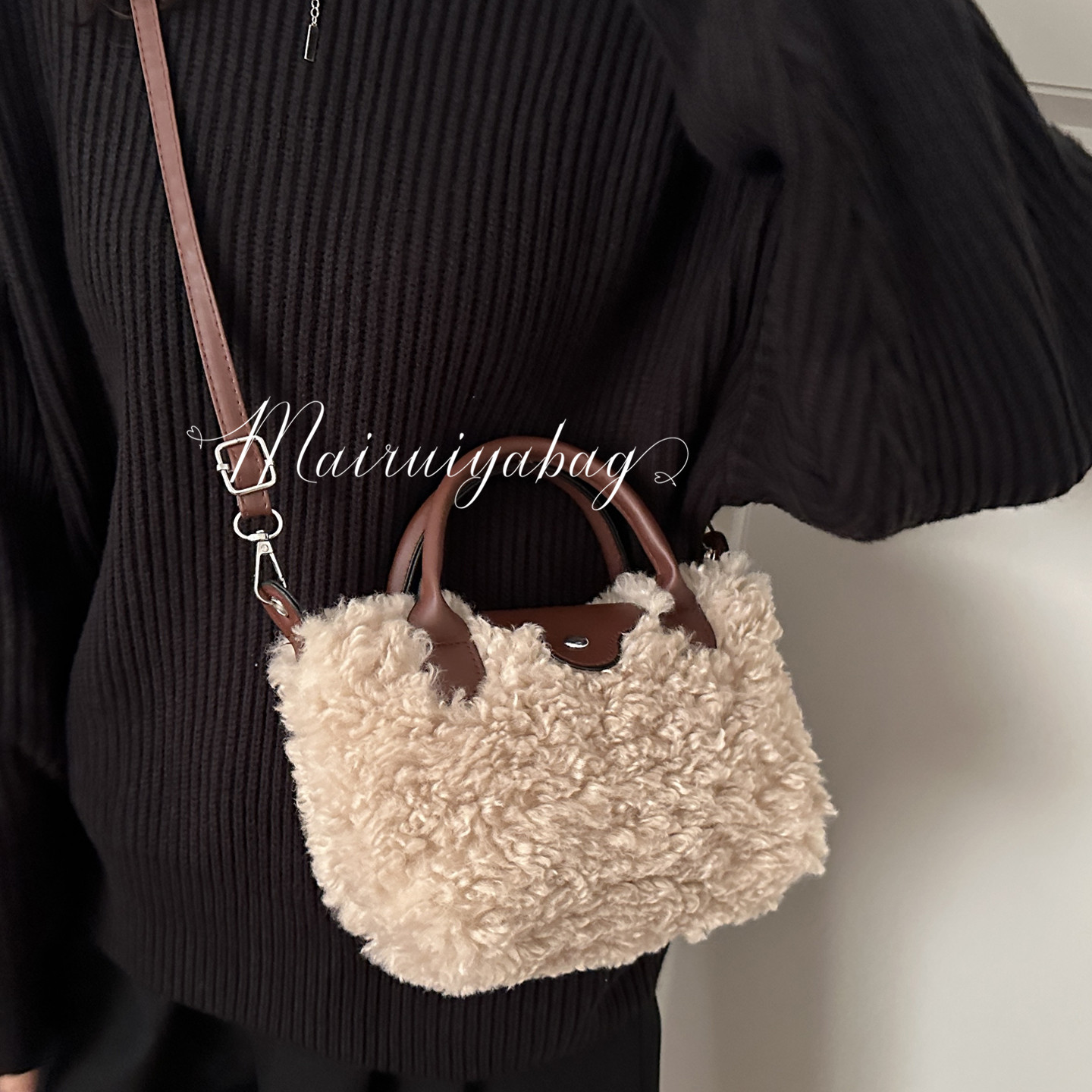 百搭高级质感羊羔毛斜挎小方包