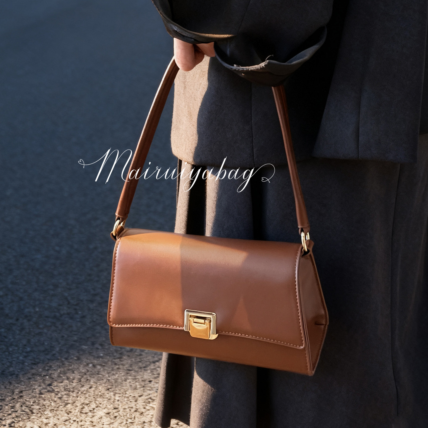 高级感轻奢单肩腋下法棍小方包