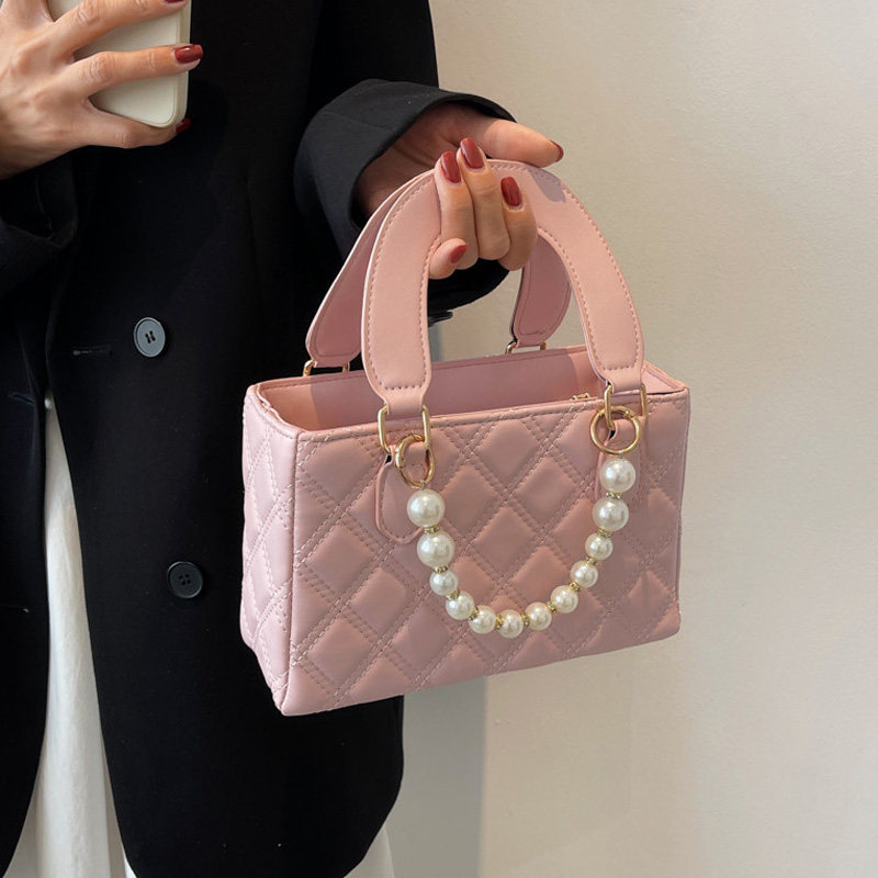 小众设计珍珠链条小方包包女2022新款个性菱格绣线百搭单肩斜挎包,箱包皮具/热销女包/男包,小方包,淘宝优惠券,粉丝福利购,淘宝优惠卷