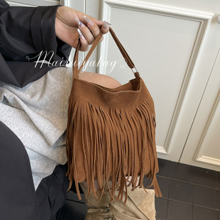 复古流苏包包女2025新款潮美拉德风麂皮绒水桶包百搭ins斜挎包