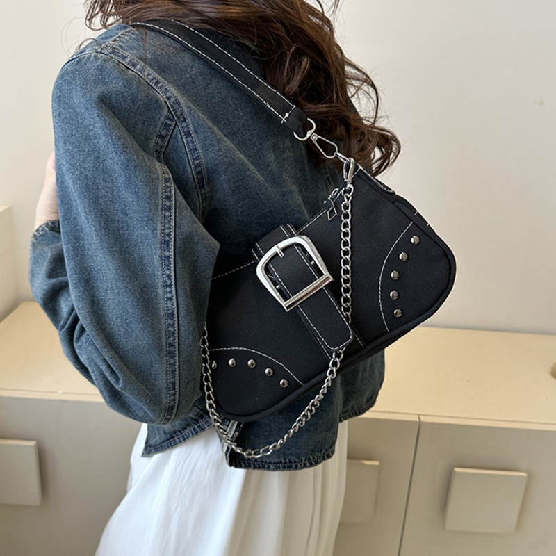 麦瑞雅通勤铆钉帆布新月腋下包