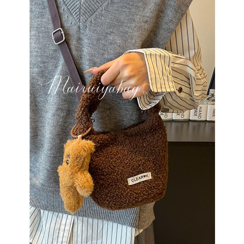 麦瑞雅毛绒可爱少女手提水桶包