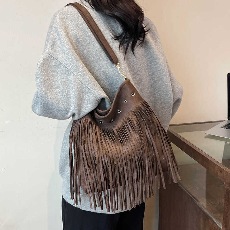 麦瑞雅时尚磨砂复古流苏水桶包