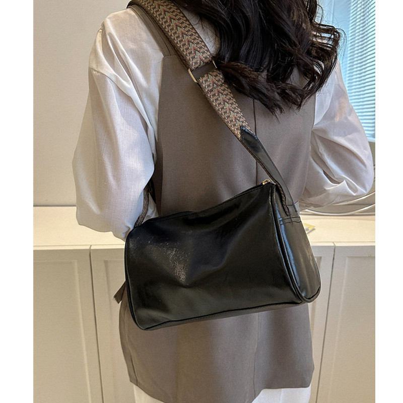 麦瑞雅宽肩带斜挎通勤水桶包