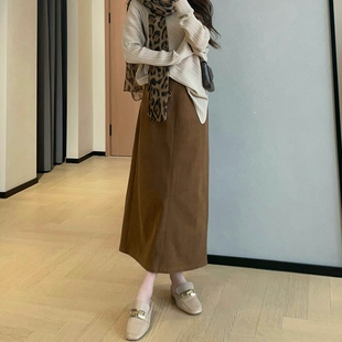 韩系氛围感高腰显瘦后开叉焦糖色灯芯绒A字半身裙女2026秋冬新款