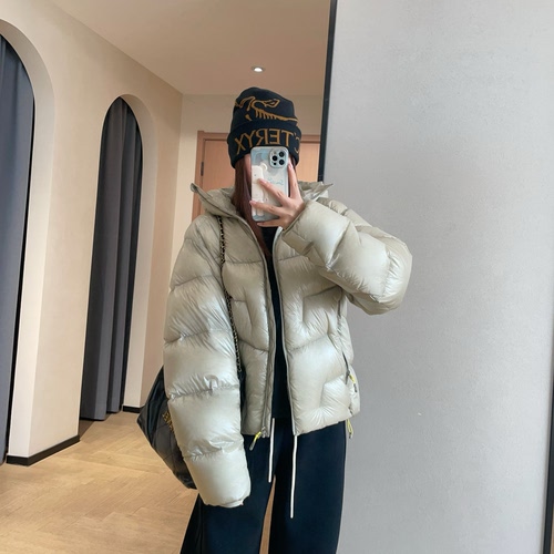 波兰95白鸭绒三防亮面连帽羽绒服