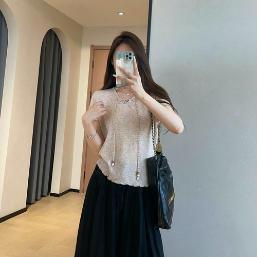 WTHEONE俏皮减龄暗闪肌理木耳边短袖薄款针织V领上衣女2026新款夏