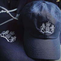 Сестренка из хлопчатобумажной воды спрятана зеленая