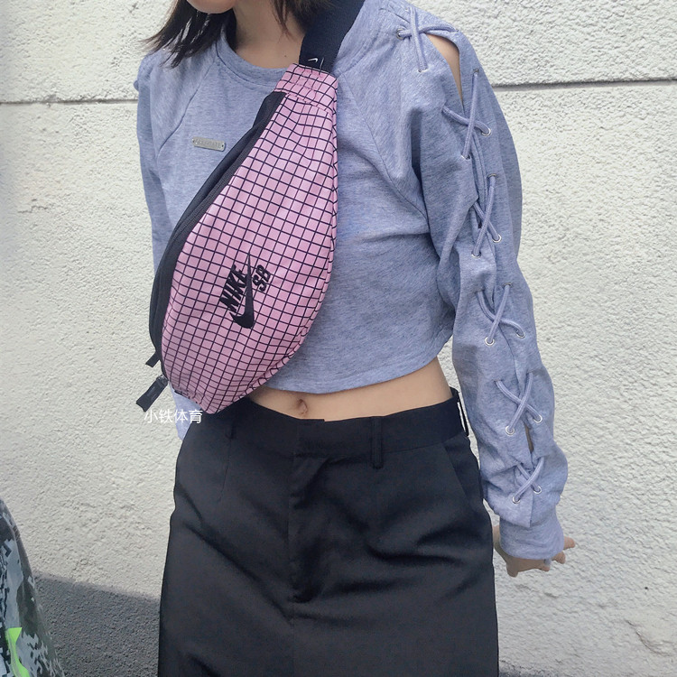 耐克NIKE单肩斜挎包印花滑板腰包背包CK6755-629男女通用款粉色