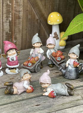 树脂草莓娃娃幼儿园可爱风摆件