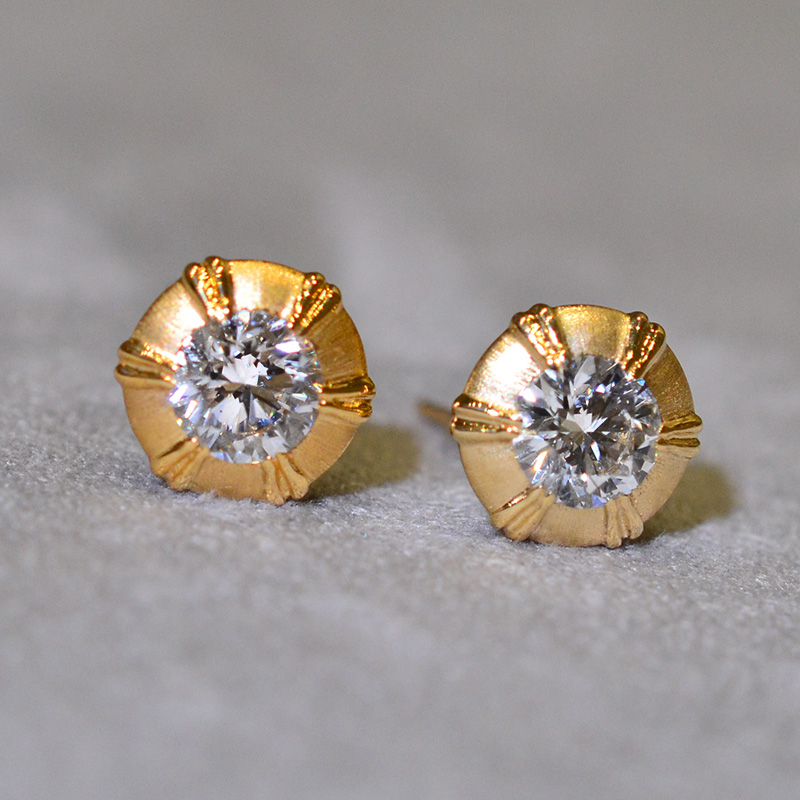 金色培育钻石耳钉女复古花纹设计高档闪钻耳饰