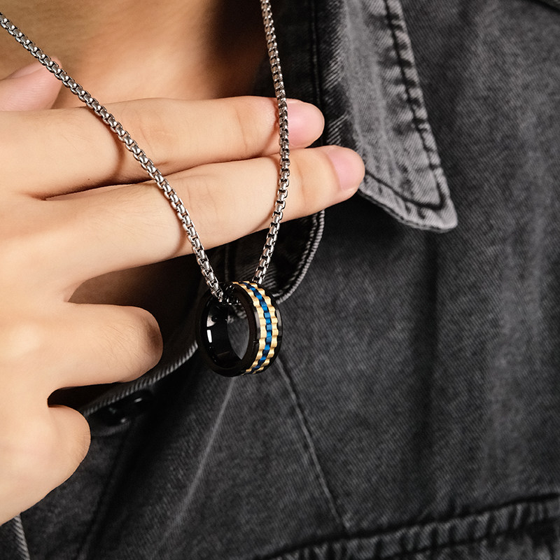 飒雅男士项链时尚吊坠个性潮男高级感锁骨链挂坠钨金挂件朋克女款