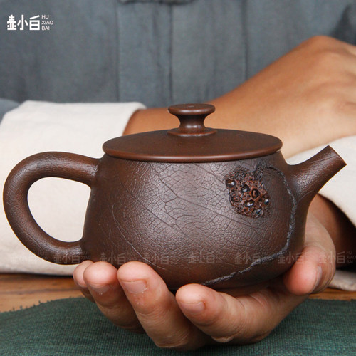 云南建水紫陶菩提纹堆塑莲子茶壶
