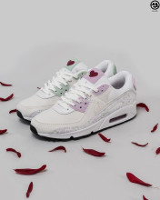 Nike/耐克 Air Max 90 女子情人节限定爱心复古气垫慢跑鞋 CI7395