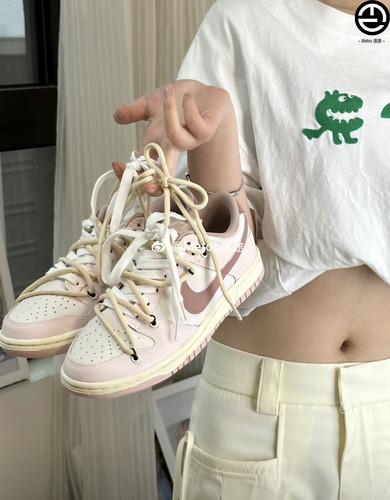 耐克球鞋定制 Nike Dunk Low 花屿春和高街解构女子粉白低帮板鞋