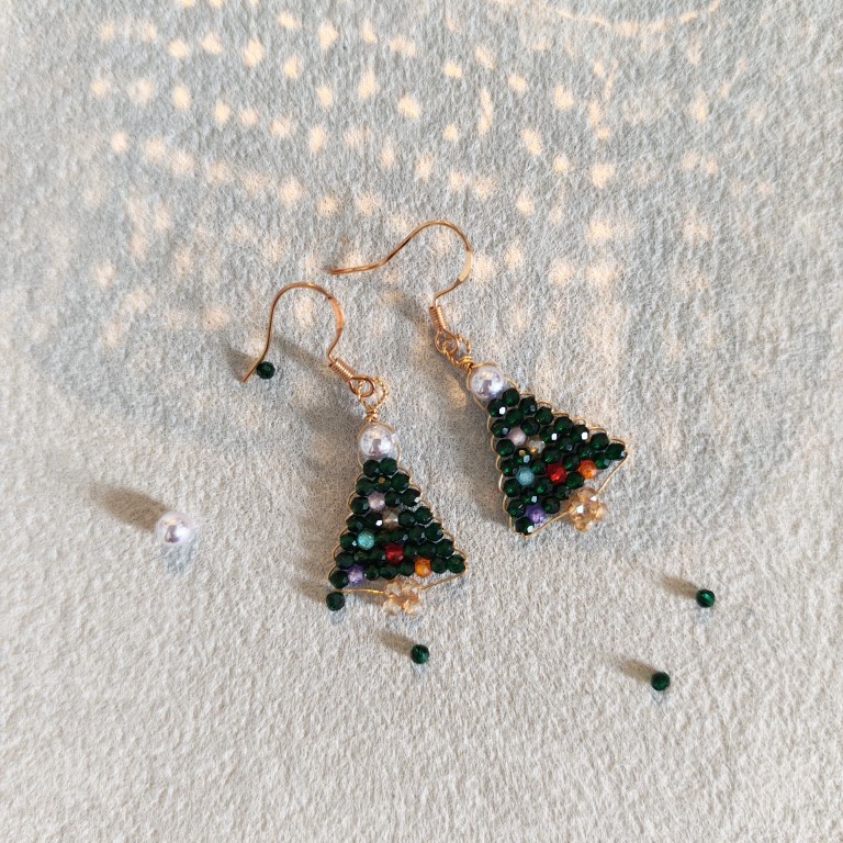 自制diy串珠小小圣诞树串珠耳钉耳环