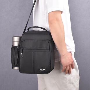新款男士斜挎包牛津布包旅行商务放水杯单肩包通勤风邮差包小挎包