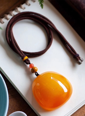 碧雅俄料天然鸡油红水滴形大蛋面吊坠高档收藏女款送绳32.51g证书