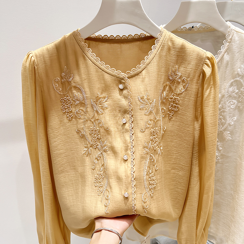 2025新款法式气质显瘦圆领刺绣钩花拼接单排扣长袖衬衫女秋季上衣