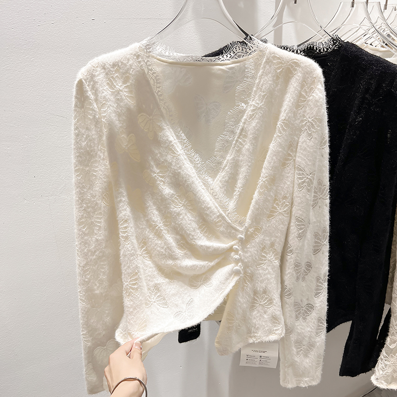 2025新款韩国修身显瘦V领褶皱纽扣加厚保暖长袖蕾丝上衣女冬季