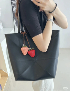 新款草莓包包挂件汽车立体草莓可爱挂饰TB亚克力真皮手工装饰品