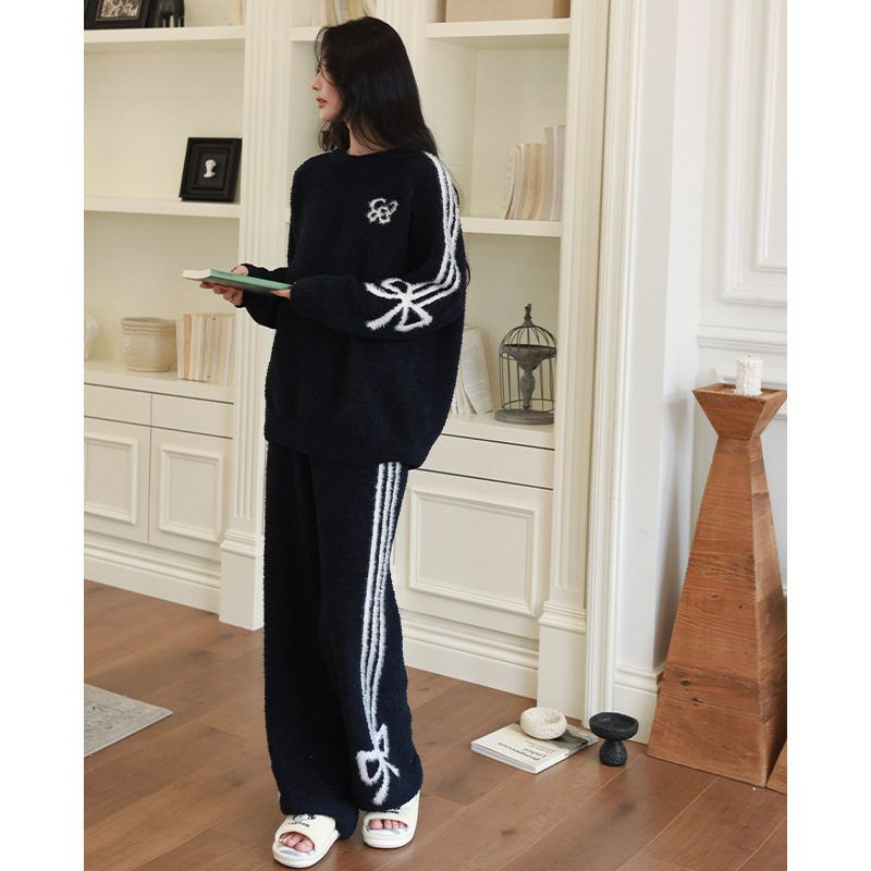 冬季新品半边绒藏青蝴蝶结睡衣女软绵绵加厚保暖珊瑚绒家居服套装