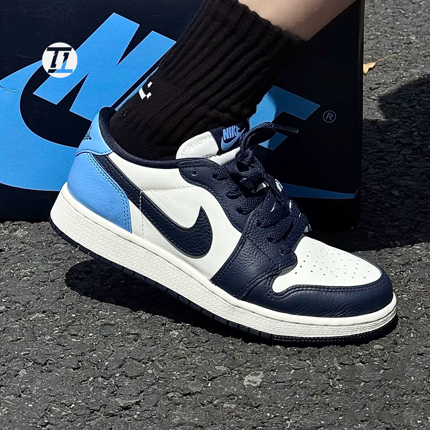 AJ1黑白蓝黑曜石大童低帮板鞋