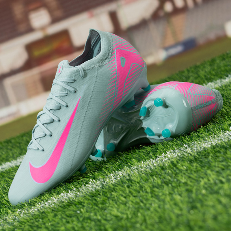 耐克Nike胶质短钉足球鞋