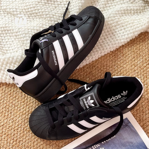 阿迪达斯/Adidas女子贝壳头板鞋