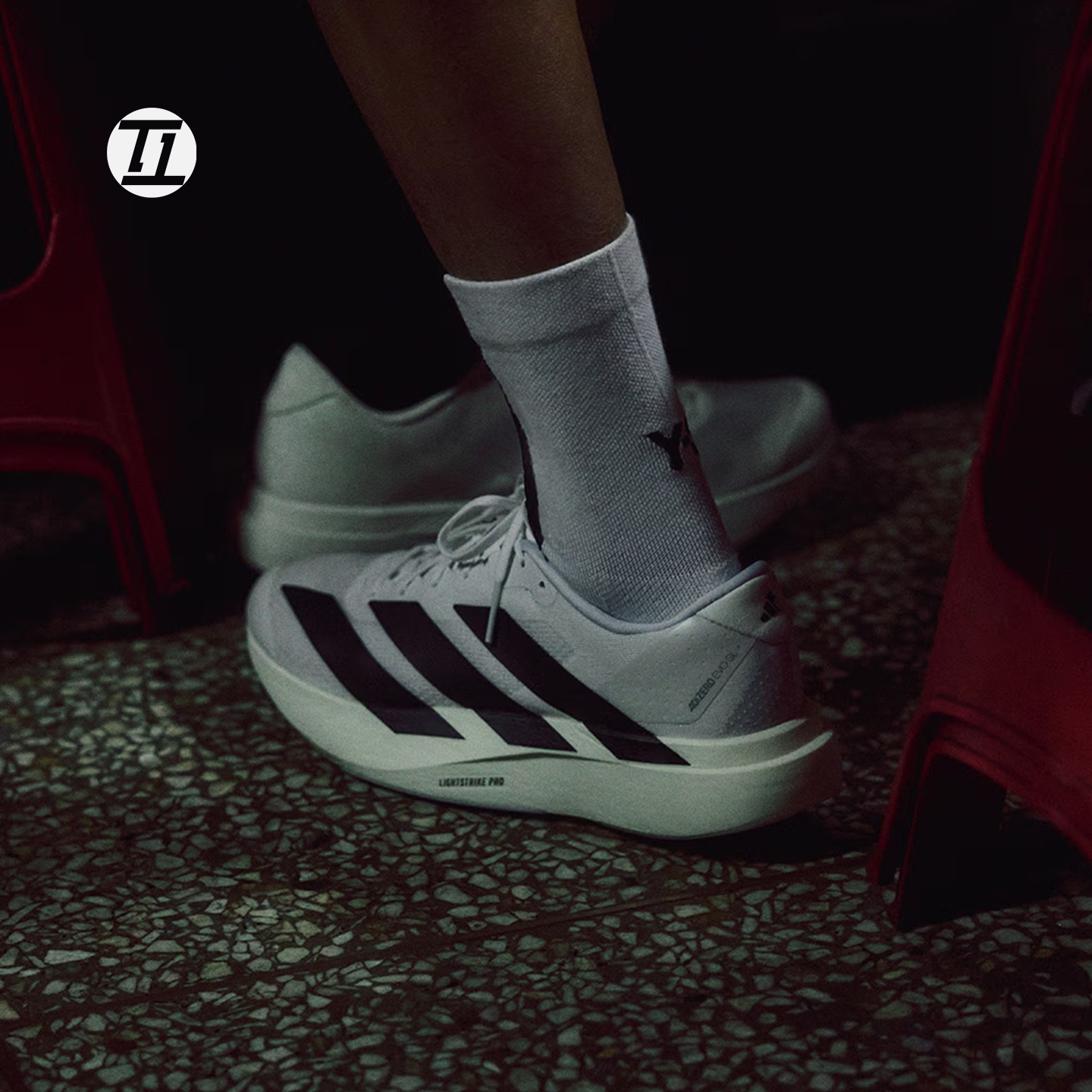 阿迪达斯ADIDAS ADIZERO EVO超轻缓震竞速马拉松跑步运动鞋JH6208