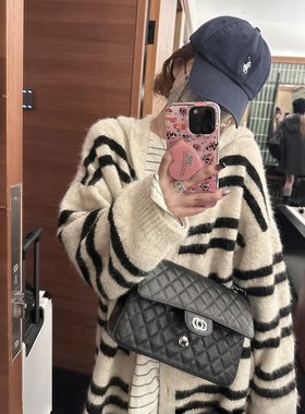 慵懒风杏色条纹中长款过膝连帽针织开衫女秋冬松弛感软糯毛衣外套