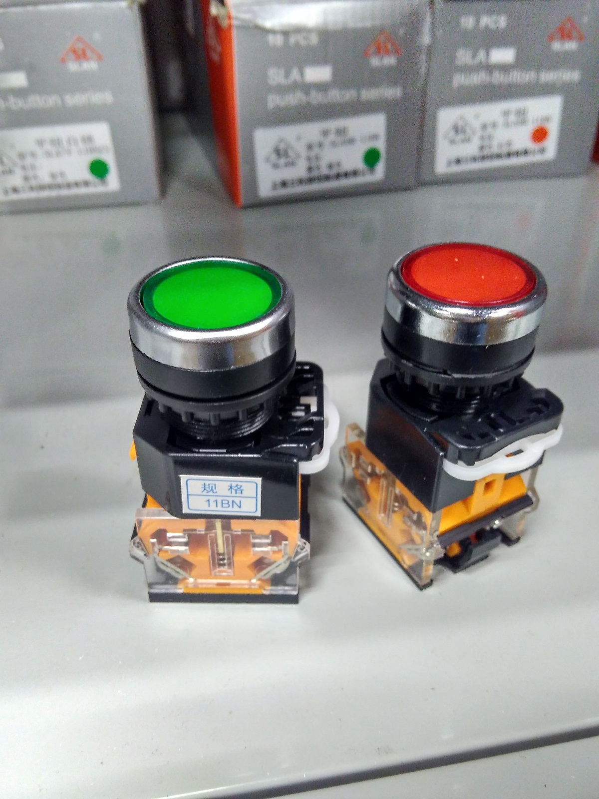 上海三利红绿 LA38 PBC SLA9B Y090-11BNZS按钮开关 点动带锁按钮