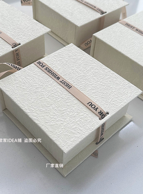 简约质感礼物盒子高级感磁吸项链包装盒白色正方形系带伴手礼空盒