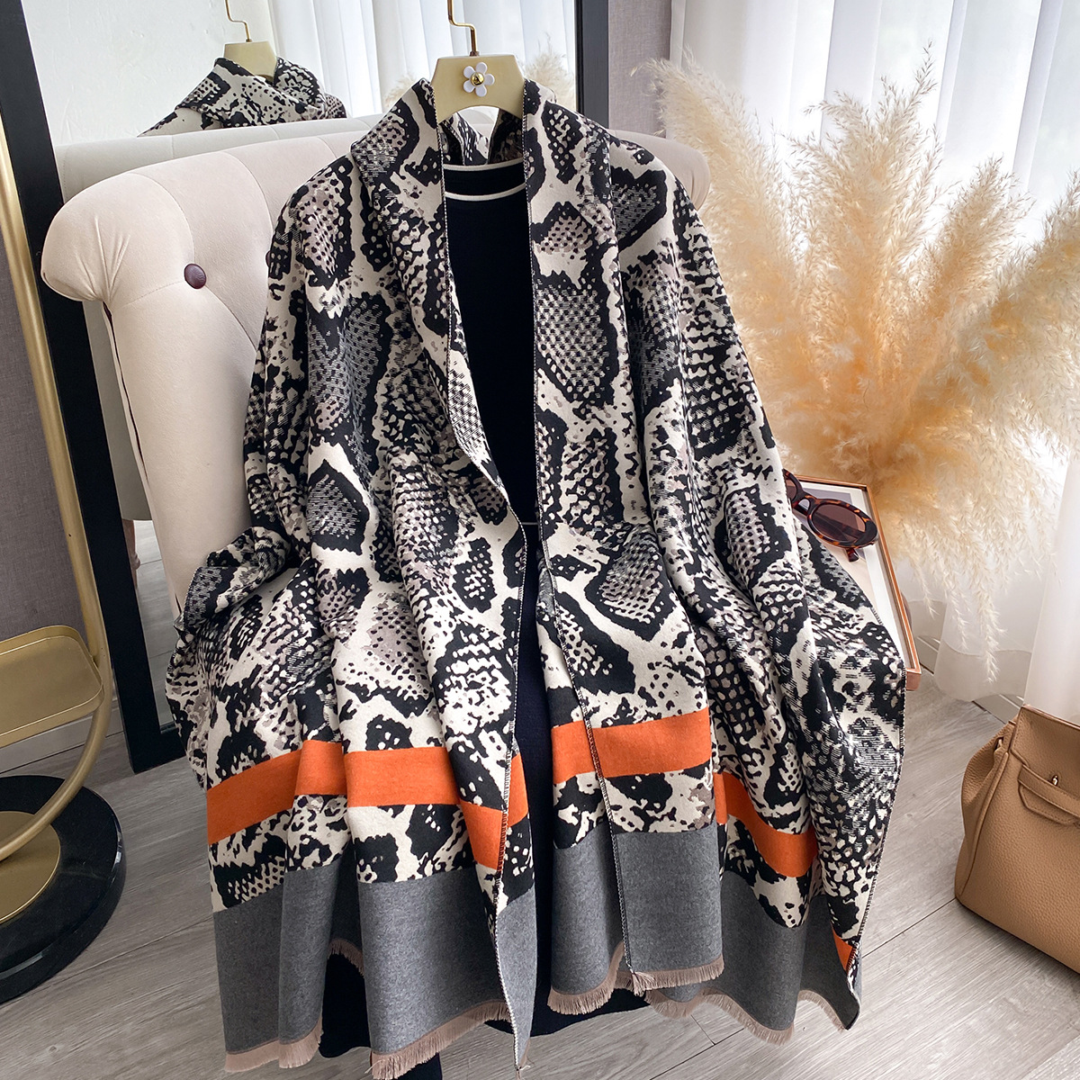 2025欧美秋冬新款蛇皮豹纹仿羊绒百搭围巾高级感加厚轻奢保暖围巾