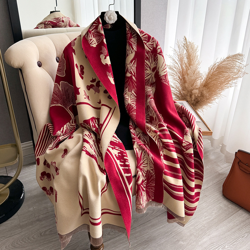 2024年秋冬季新款银杏叶印花气质时尚女士仿羊绒保暖围巾百搭披肩